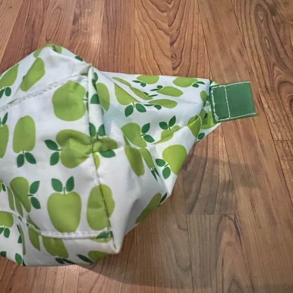 Clinique Green Apple Makeup bag set - Picture 3 of 10